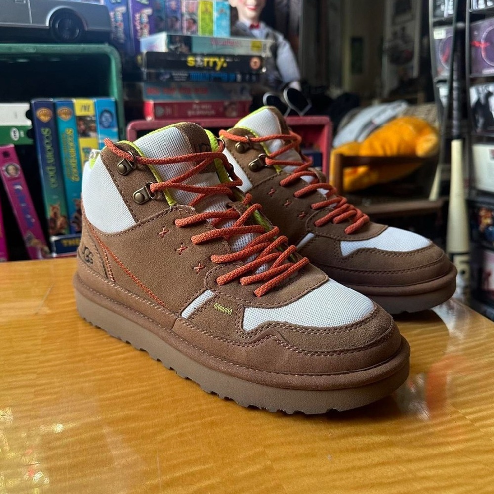 🧡UGG Women’s 9 Brown and White Sneakers🧡